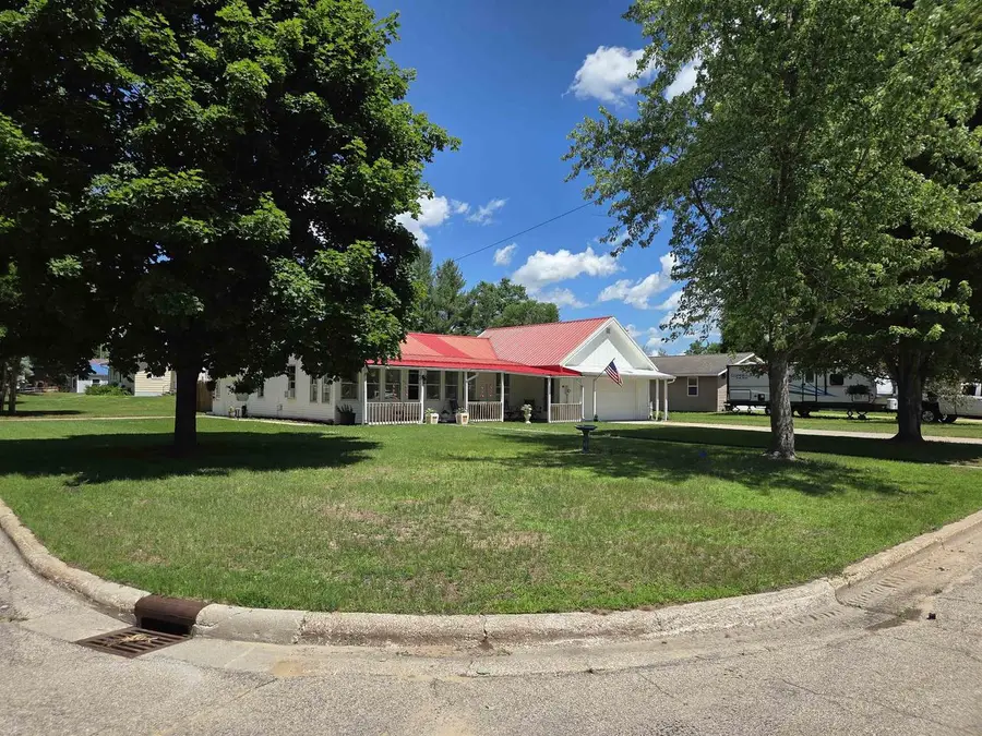 320 W Nebraska Street, Muscoda, WI 53573 - #3