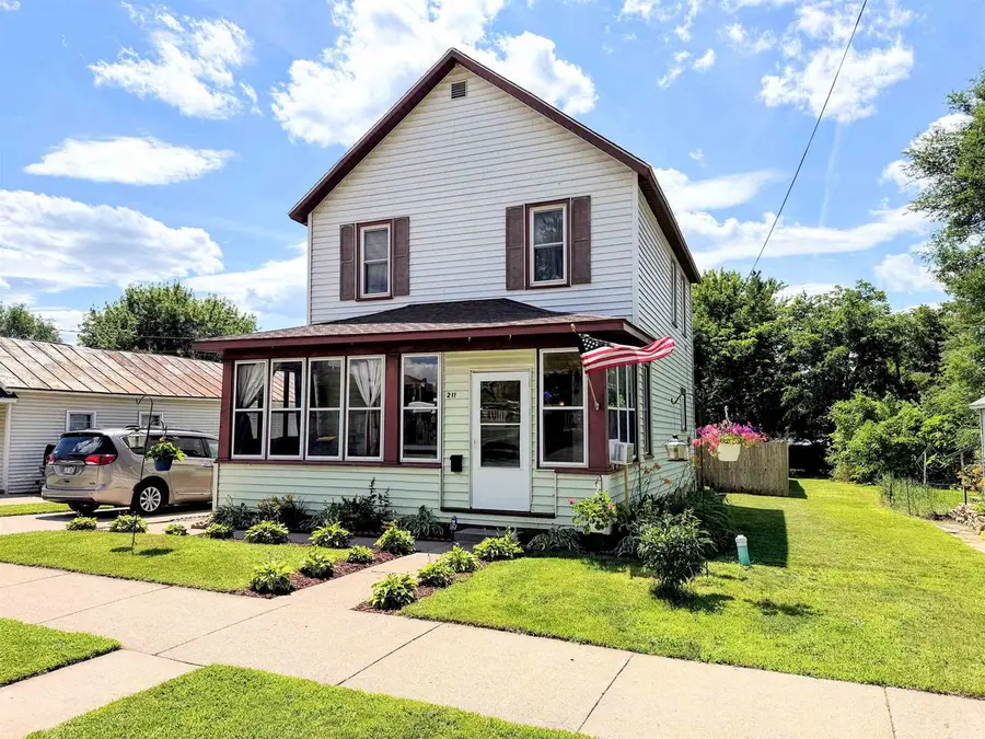 211 S Prairie Street, Prairie Du Chien, WI 53821 - #2