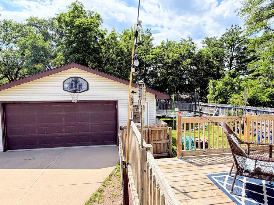 211 S Prairie Street, Prairie Du Chien, WI 53821 - #3