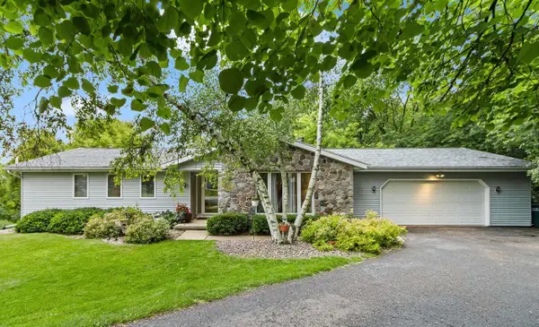 860 iroquois Circle, Baraboo, WI 53913