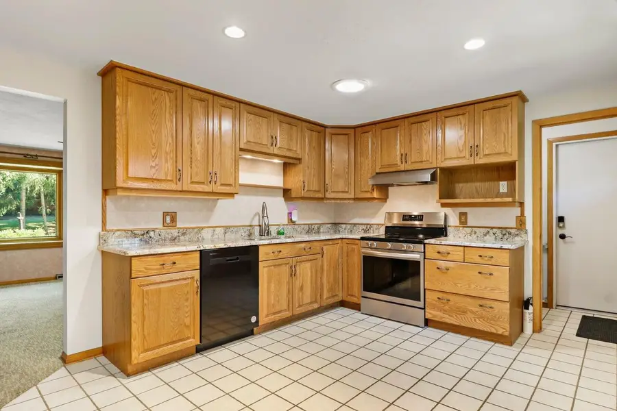 1521 Mayfield Lane, Madison, WI 53704 - #3