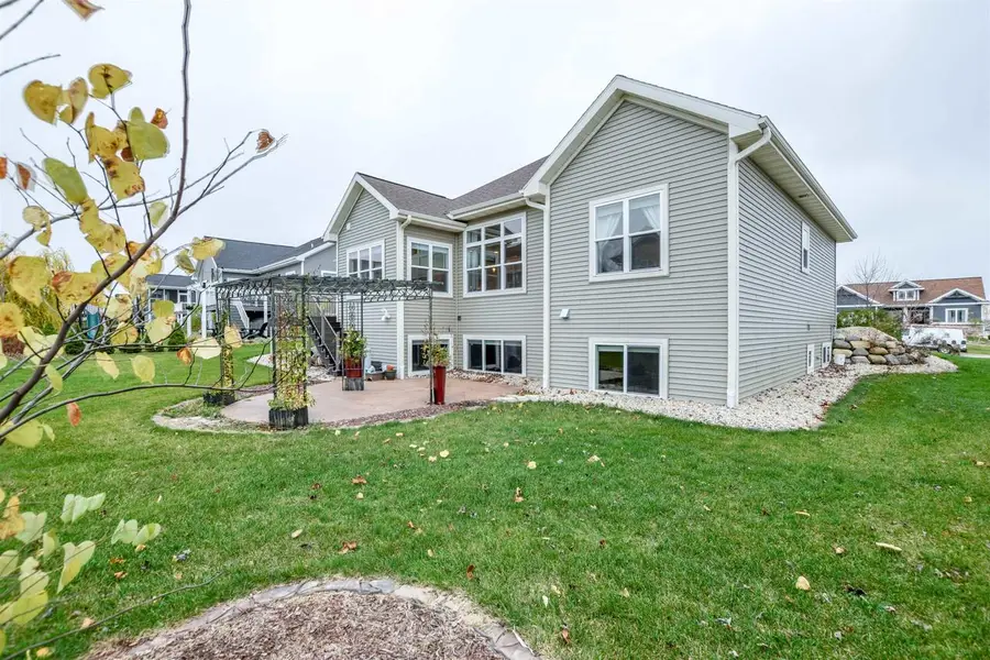 6586 Wolf Hollow Road, Windsor, WI 53598 - #2