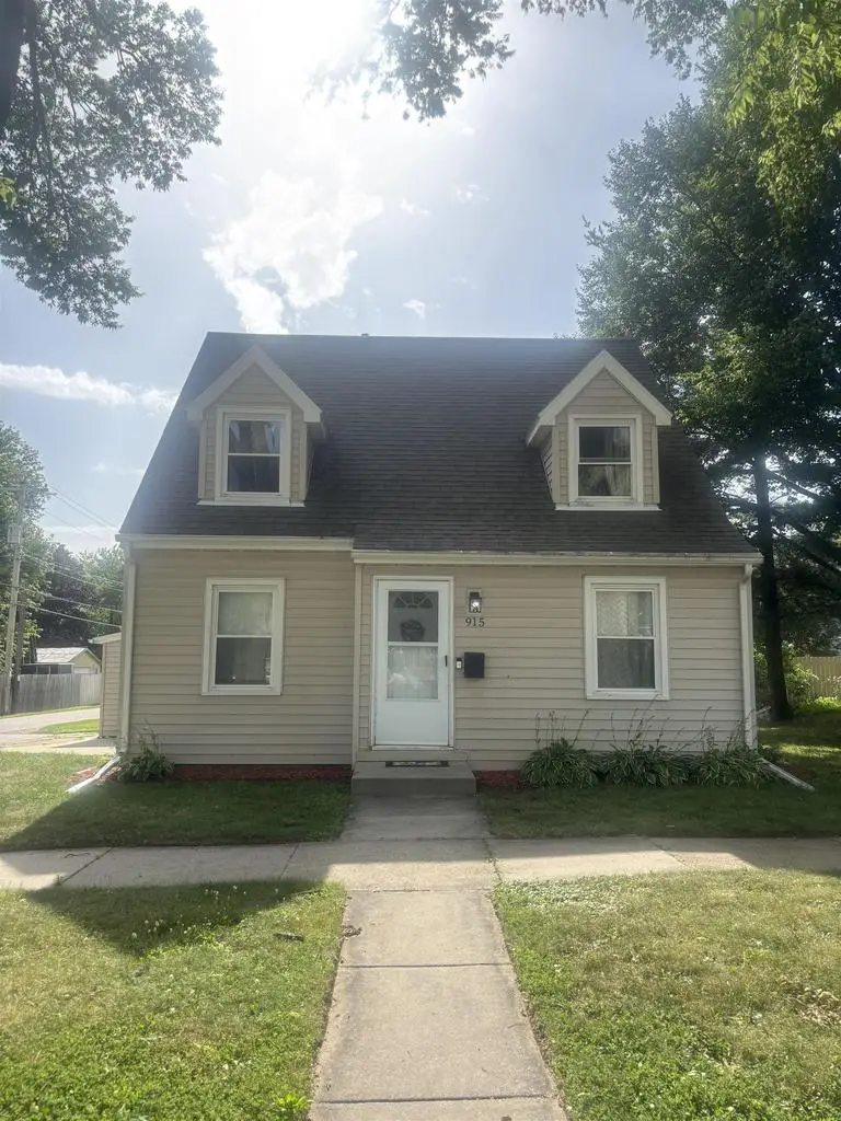 915 West Street, Baraboo, WI 53913 - #2