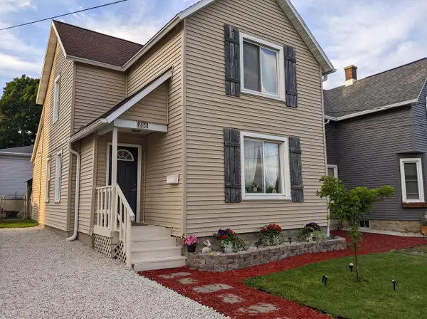 206 4th Street, Beaver Dam, WI 53916