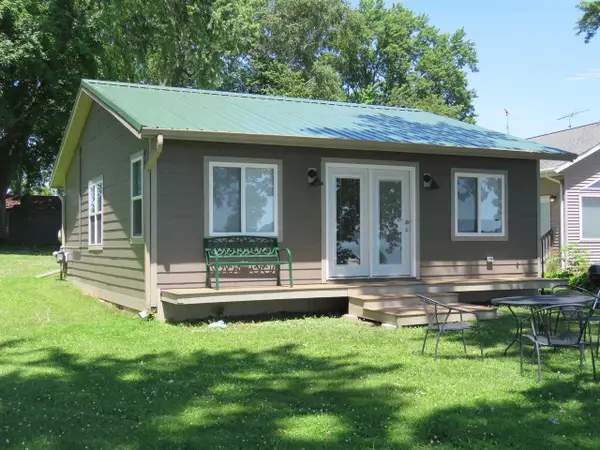 W10397 Blackhawk Trail, Fox Lake, WI 53933