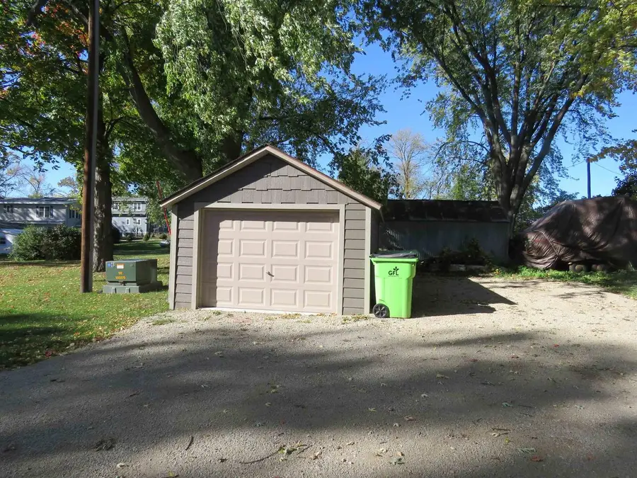 W10397 Blackhawk Trail, Fox Lake, WI 53933 - #3