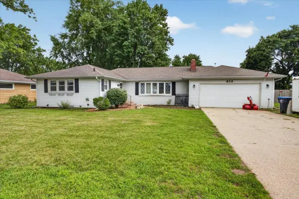 879 E Inman Parkway, Beloit, WI 53511