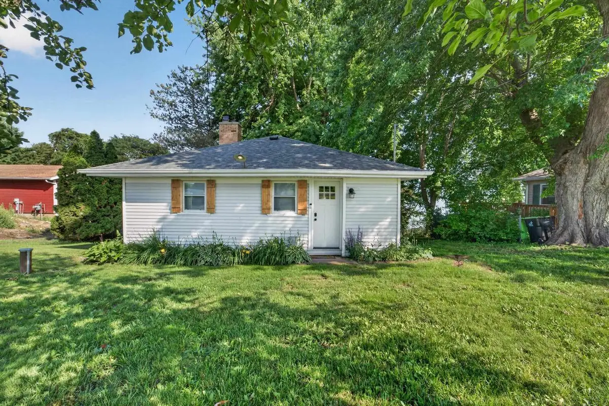 N9092 County Road FW, Randolph, WI 53956 - #1