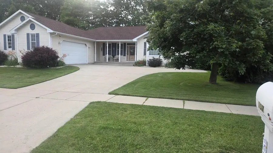 107 Lazy Lake Drive, Fall River, WI 53932 - #2