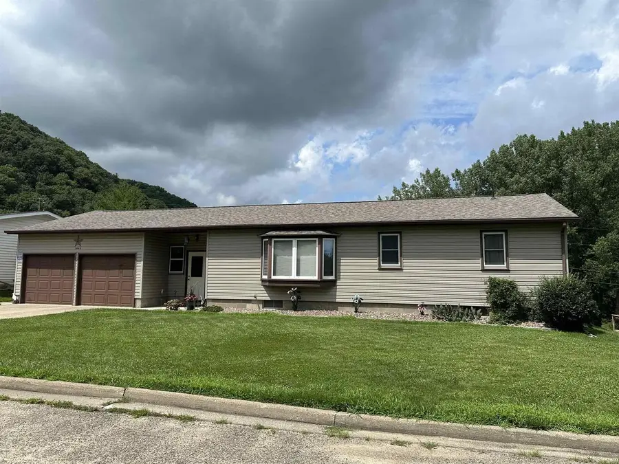 1440 Westgate Drive, Lansing, IA 52151 - #2
