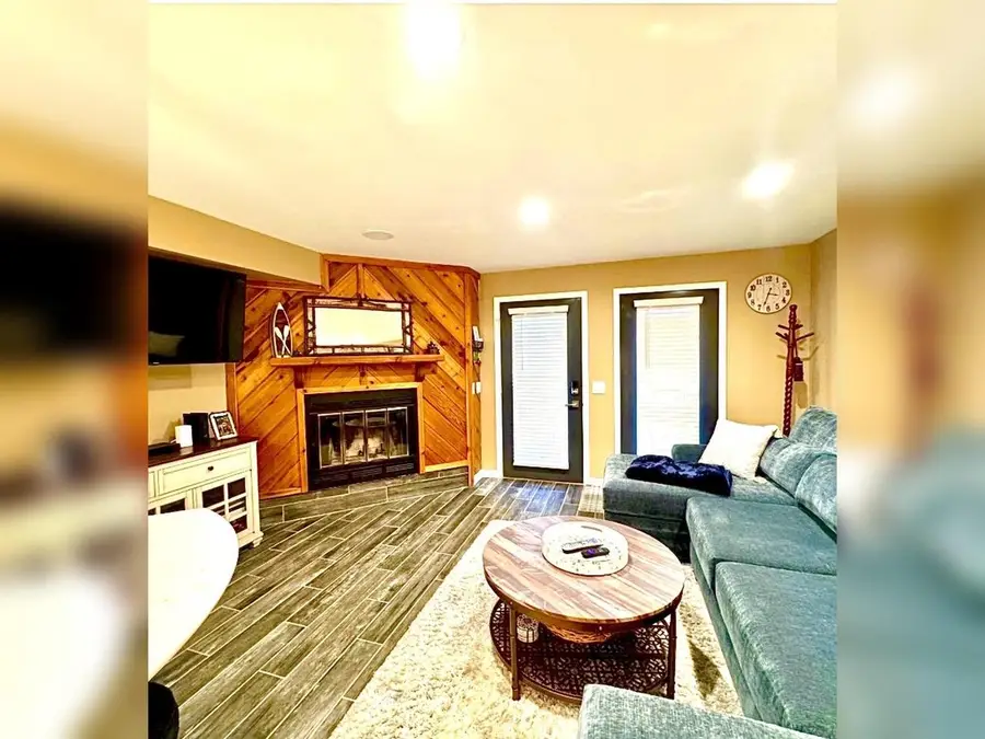 530 E Hiawatha Drive #304, Wisconsin Dells, WI 53965 - #3