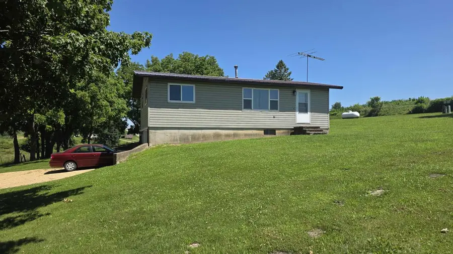 12315 Borah Ridge Road, Prairie Du Chien, WI 53821 - #2