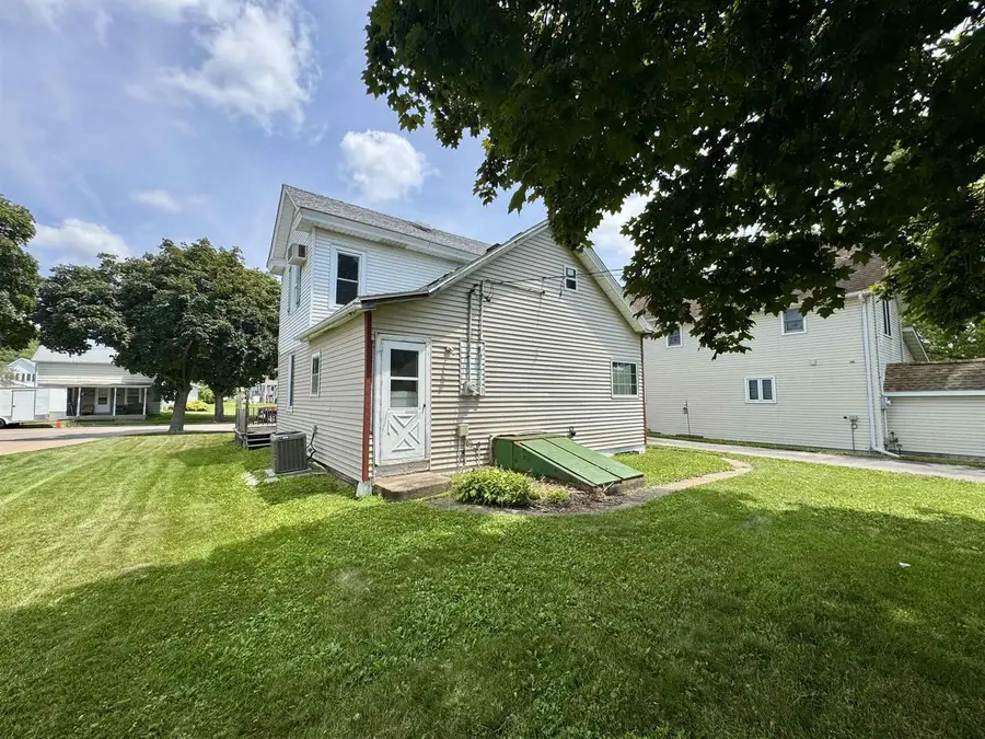 506 W Amelia Street, Cassville, WI 53806 - #3