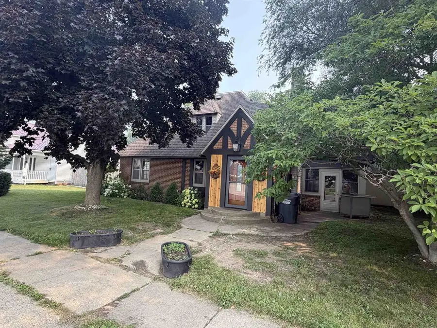 105 E Chestnut Street, Pardeeville, WI 53954 - #2