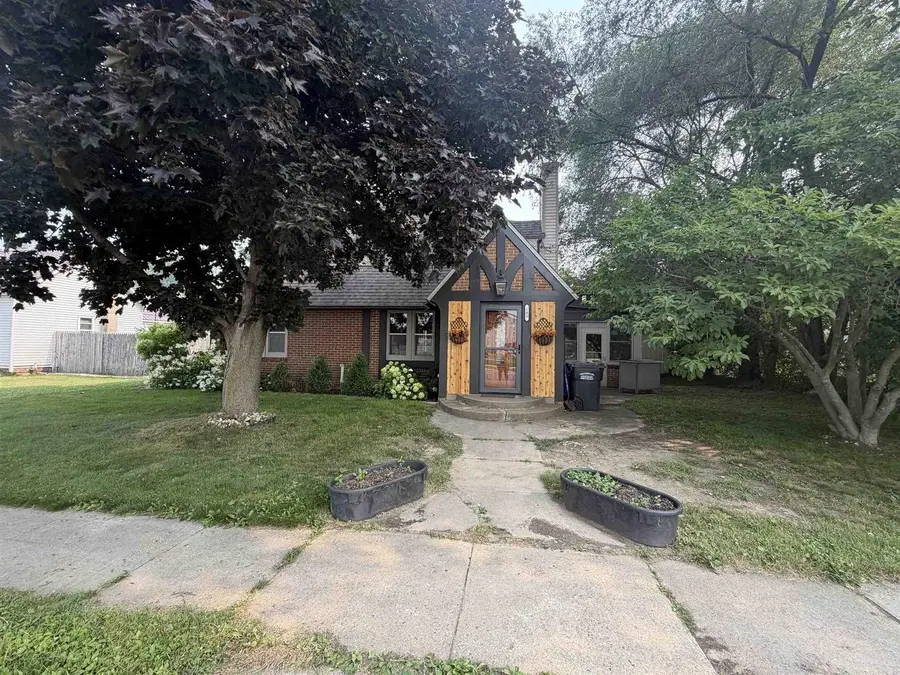 105 E Chestnut Street, Pardeeville, WI 53954 - #3