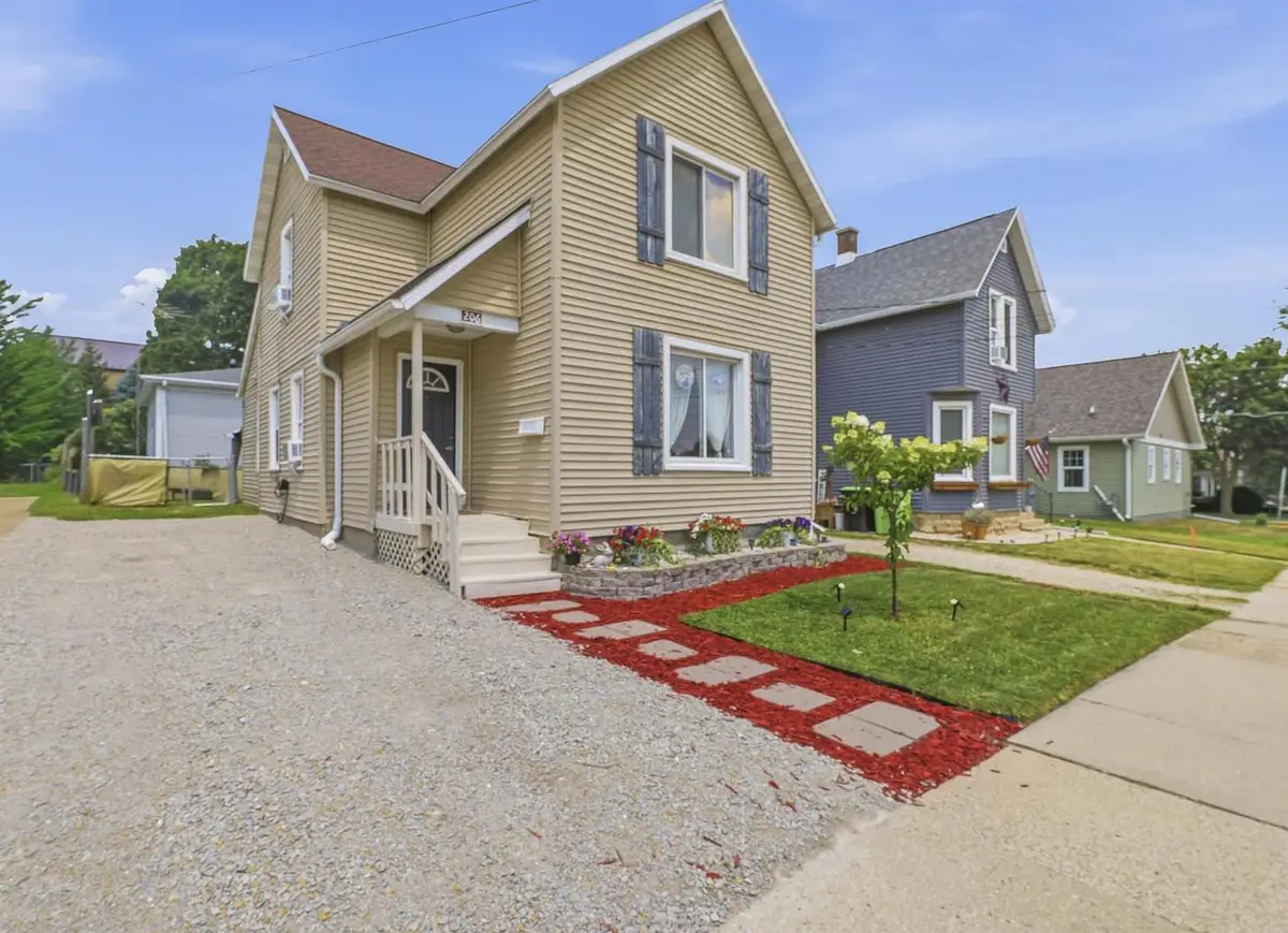 206 4th Street, Beaver Dam, WI 53916 - #1