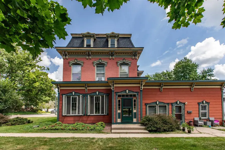 401 S Iowa Street, Dodgeville, WI 53533 - #2