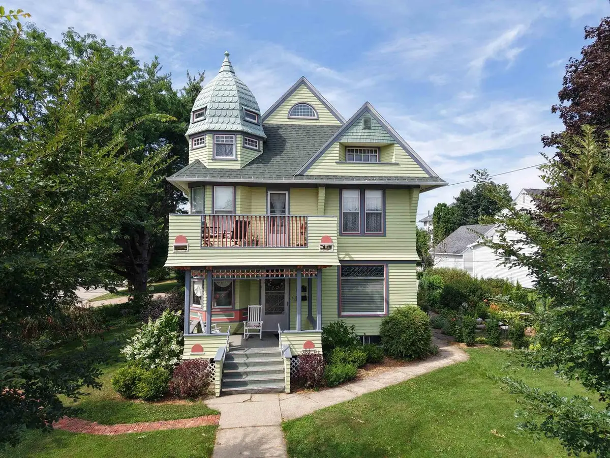 445 W Maple Street, Lancaster, WI 53813 - #1