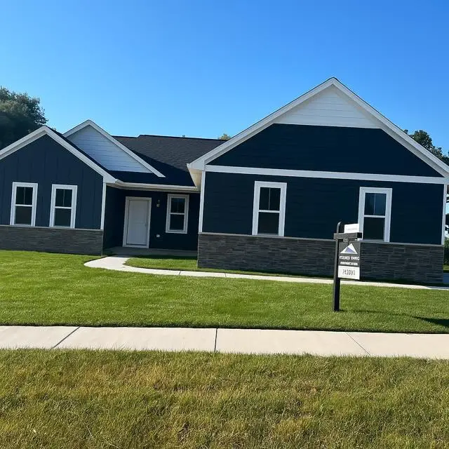190 Deerrun Drive, Fall River, WI 53932 - #1
