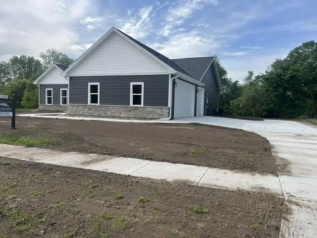 190 Deerrun Drive, Fall River, WI 53932 - #3