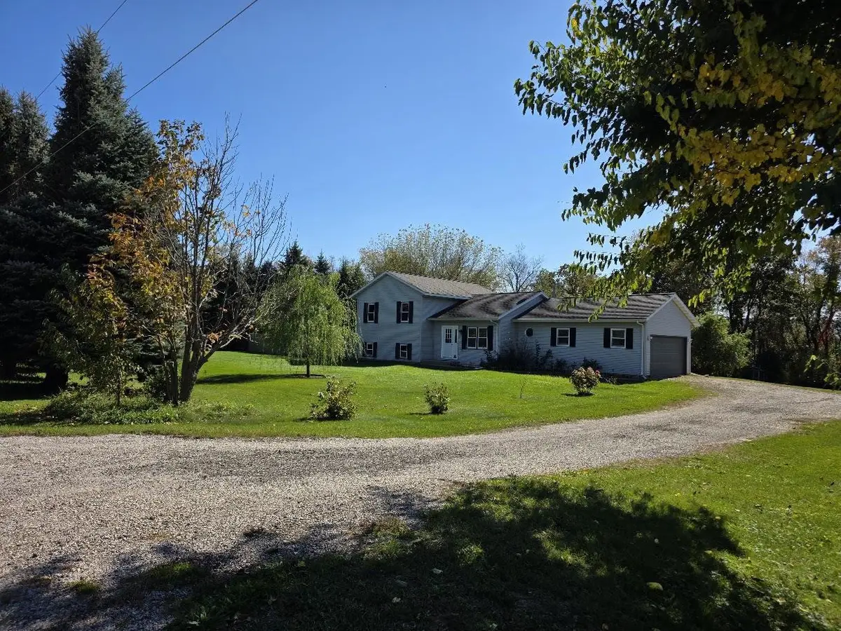 39 London Road, Cambridge, WI 53523 - #1