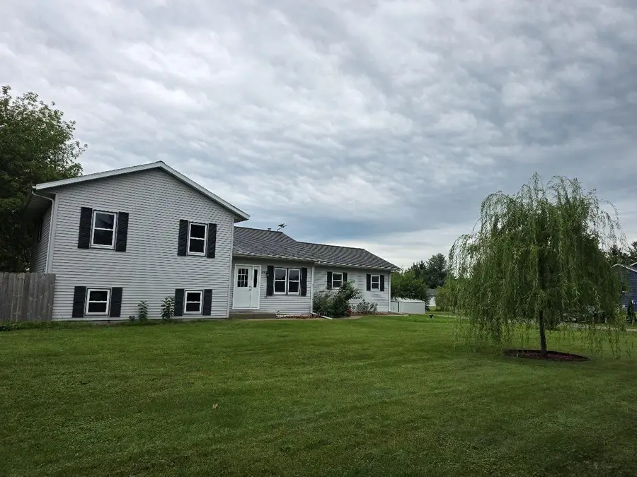 39 London Road, Cambridge, WI 53523 - #2