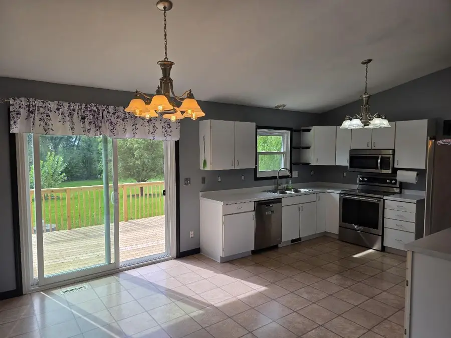 39 London Road, Cambridge, WI 53523 - #3