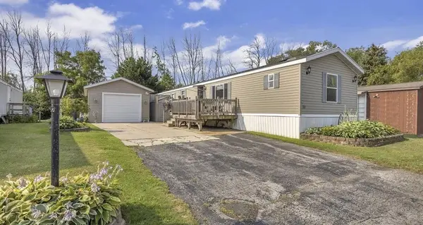 33 S Hiawatha Circle #33, Sheboygan, WI 53081
