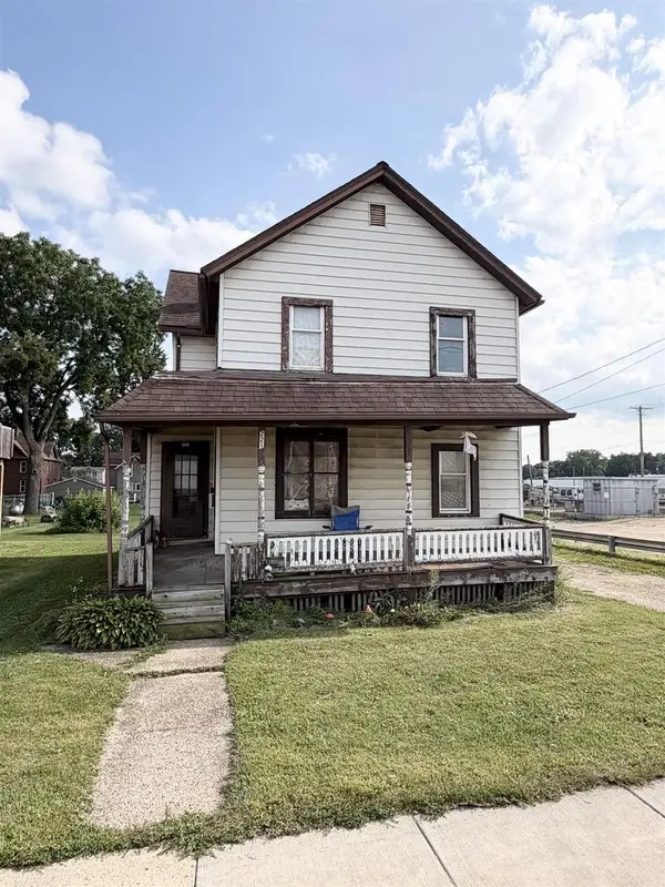 221 W Mill Street, Beaver Dam, WI 53916