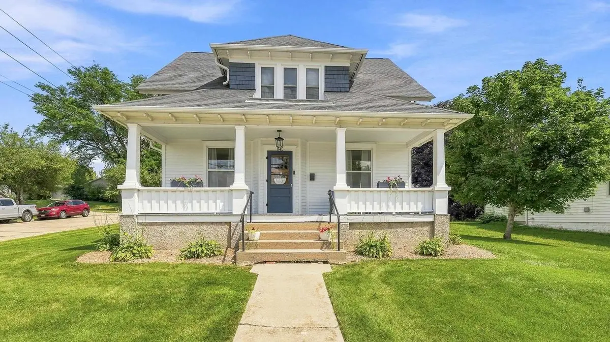 843 Wells Street, Darlington, WI 53530 - #1