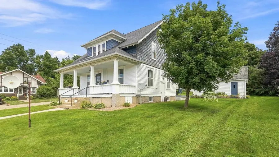 843 Wells Street, Darlington, WI 53530 - #2