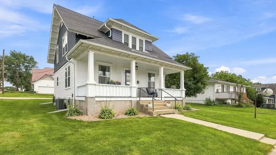 843 Wells Street, Darlington, WI 53530 - #3