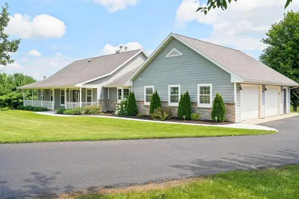 3666 County Road J Road, Benton, WI 53803