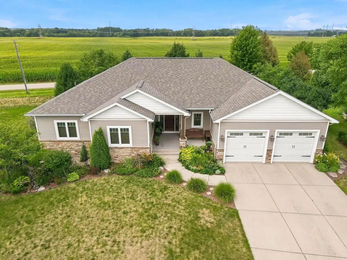 818 Bluebird Pass, Cambridge, WI 53523 - #1