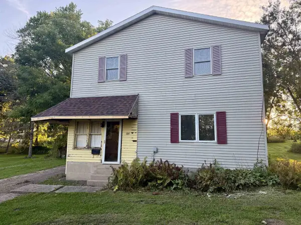 305 Rosedale Avenue, Fox Lake, WI 53933