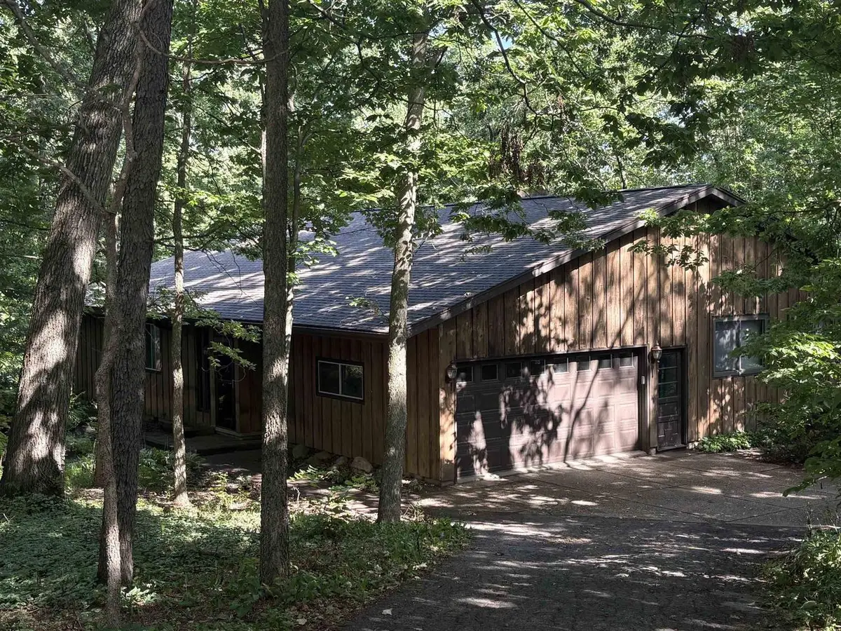 2997 Velkommen Way, Stoughton, WI 53589 - #1