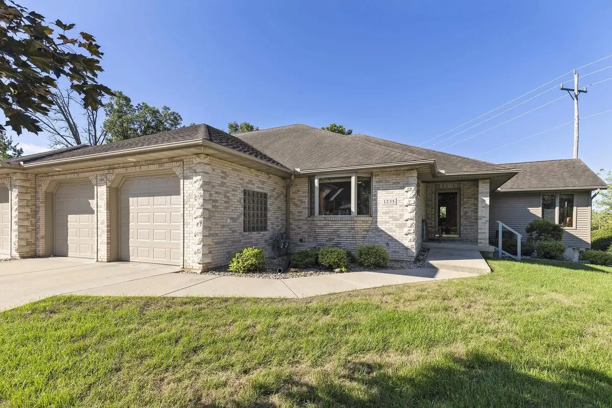 1235 W Sherman Avenue, Fort Atkinson, WI 53538 - #1