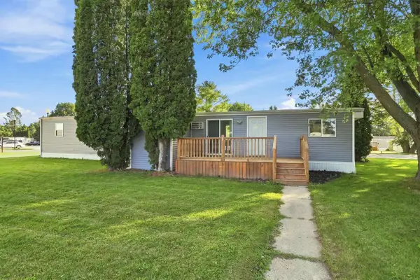 2 Algonquin Trail, Sheboygan, WI 53081