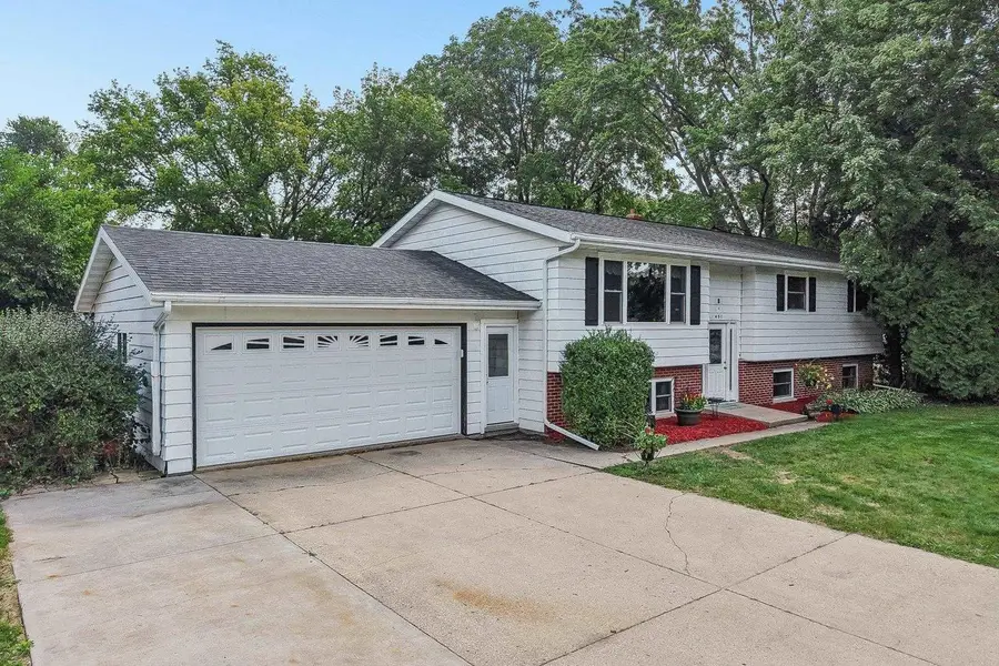 401 Woodview Drive, Sun Prairie, WI 53590 - #2