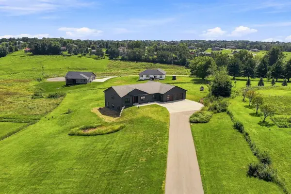 1095 Walnut Dell Road, Platteville, WI 53818