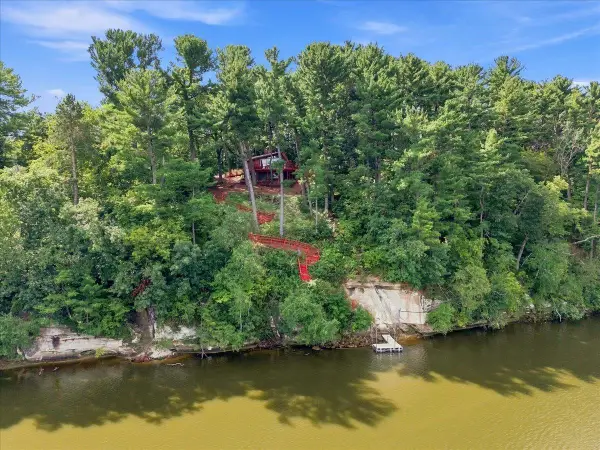 W10192 Schiefelbein Road, Poynette, WI 53955