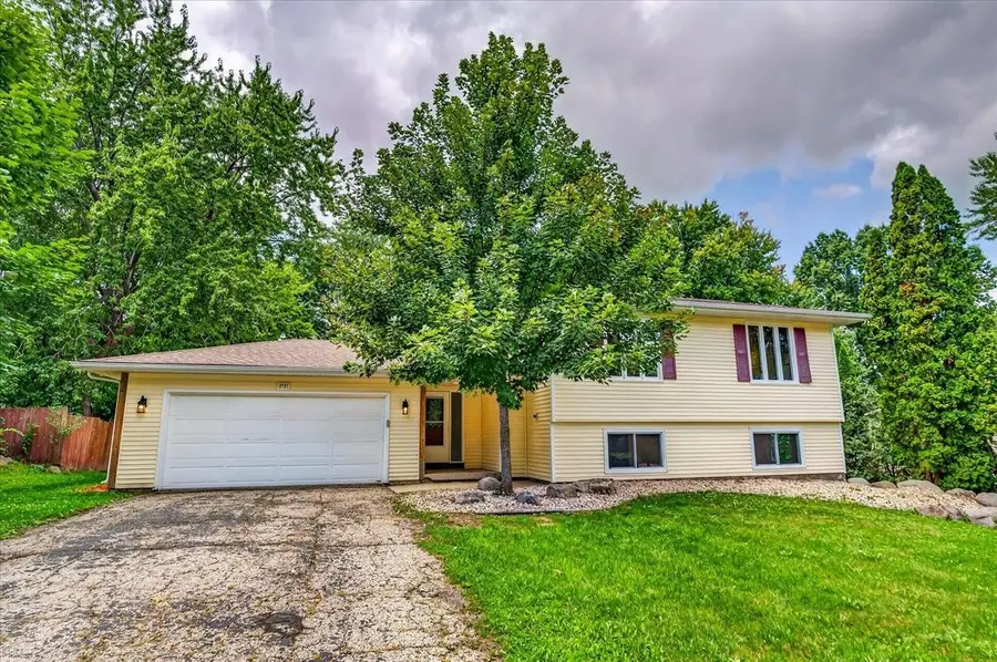 2727 Tami Trail, Fitchburg, WI 53711 - #2
