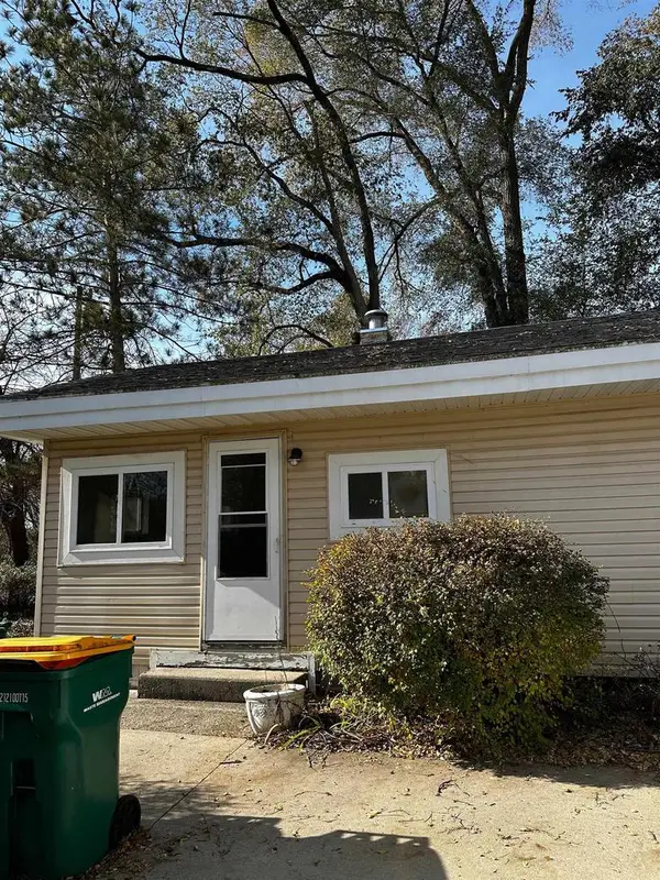 1300 W Happy Hollow Road, Janesville, WI 53546