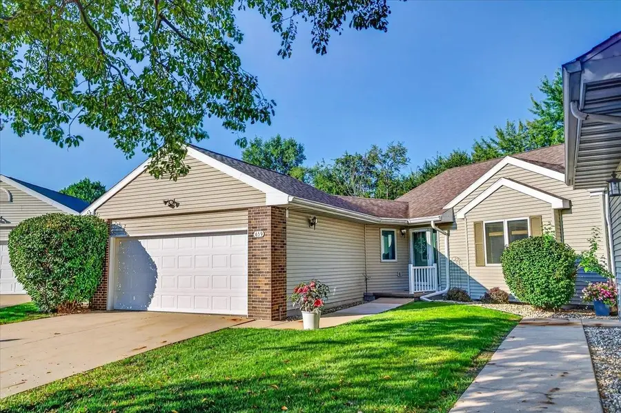 659 Kensington Square, Stoughton, WI 53589 - #2