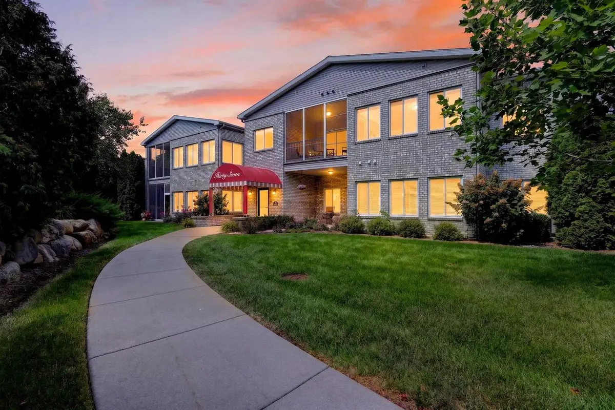 37 Cherokee Circle #204, Madison, WI 53704 - #1