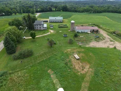 S6837 Crest Road, Hillpoint, WI 53937