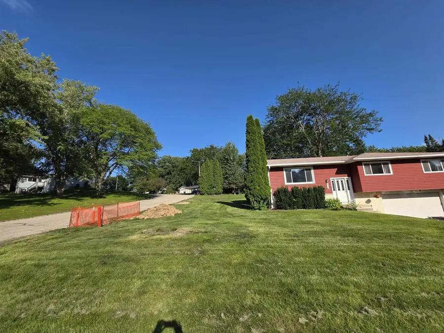 512 Central Avenue, Deerfield, WI 53531 - #3