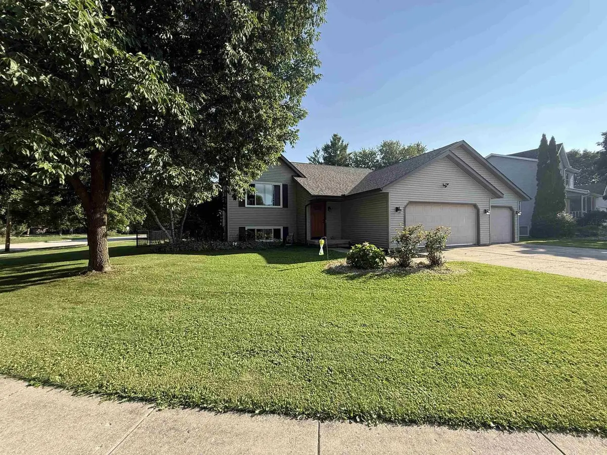 521 Sleepy Hollow Lane, Marshall, WI 53559 - #1