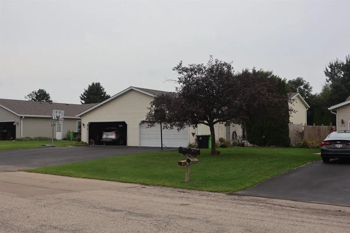 208-210 Eilbes Avenue, Beaver Dam, WI 53916 - #1
