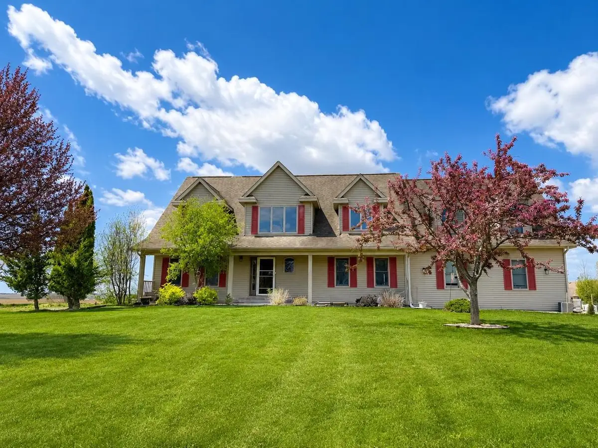8632 N Stone Farm Road, Edgerton, WI 53534 - #1